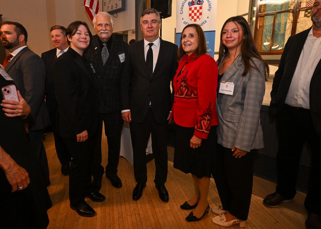 Predsjednik Zoran Milanović sastao se s predstavnicima Hrvata u Minnesoti. - 9