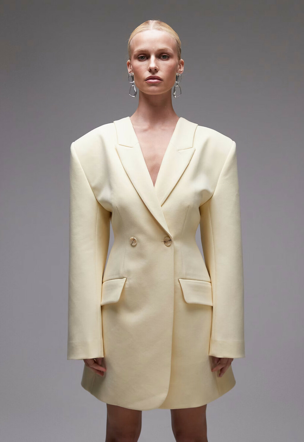 Antonija Mišura Sandrić nosi blejzer haljinu s Asosa