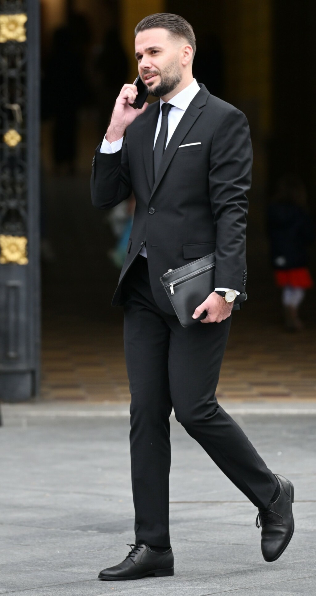 Klasično odijelo u street style izdanju sa zagrebačke špice