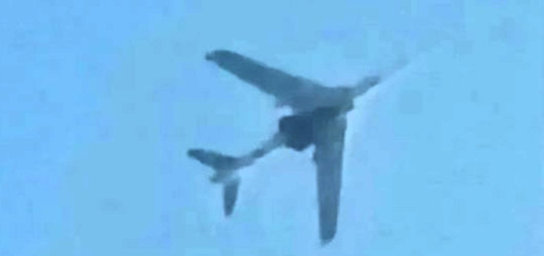 Kineski bombarder nosi misterioznu kinesku letjelicu