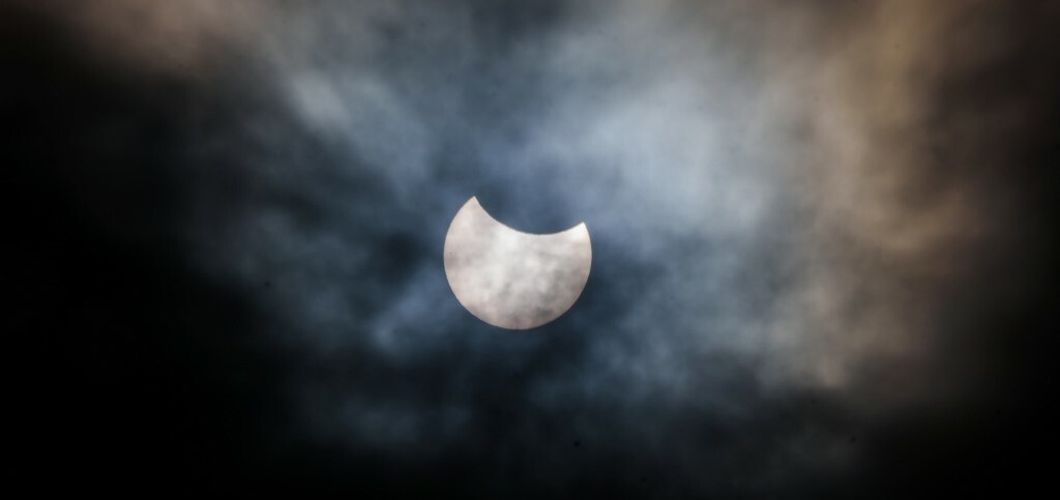 Djelomična pomrčina Sunca, arhiva