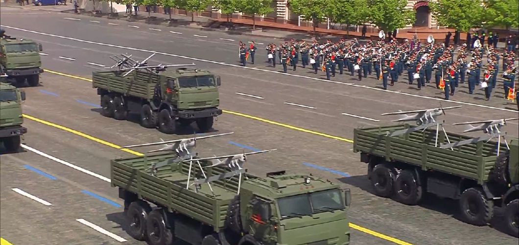 Ruski dronovi na paradi na Crvenom trgu - 1