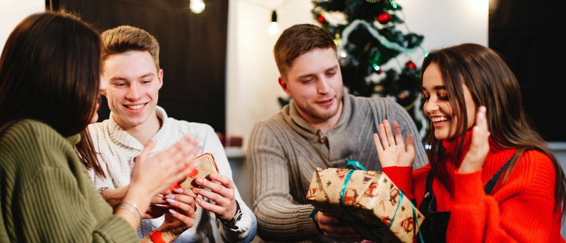 Božićni pokloni i poklanjanje