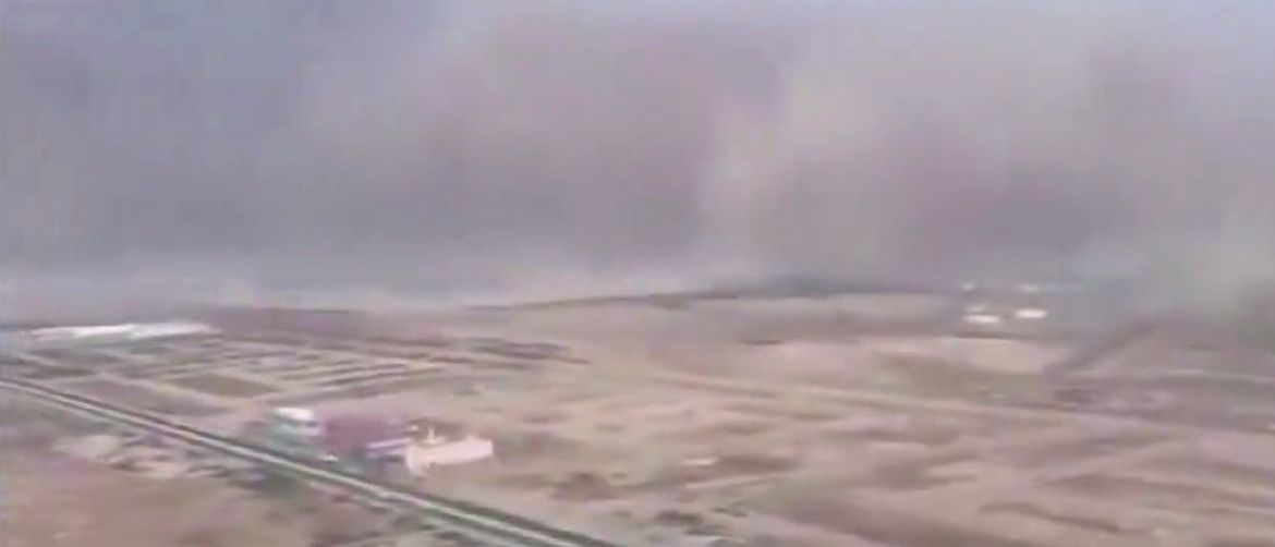 Zrakoplov pri slijetanju uletio u pješčanu oluju (Screenshot LiveLeak)