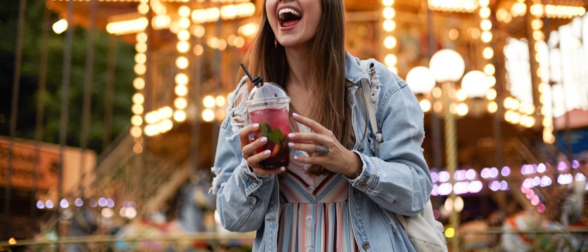 Djevojka se zabavlja