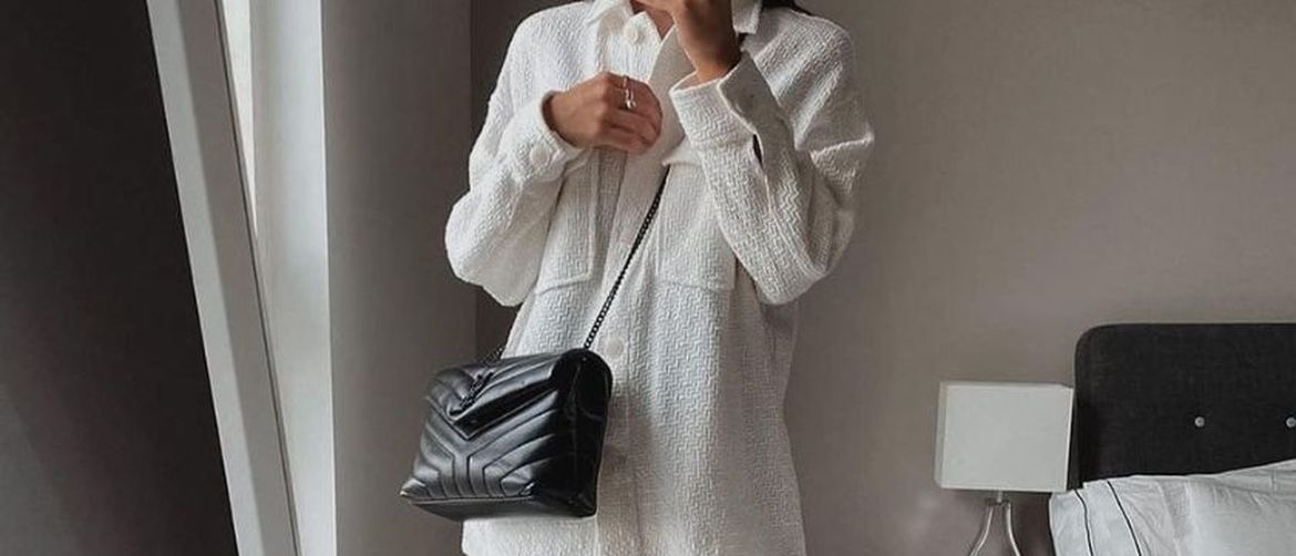 Djevojka pred ogledalom