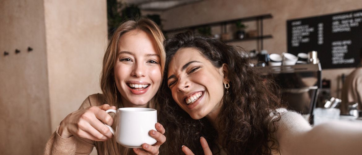 Prijateljice na kavi