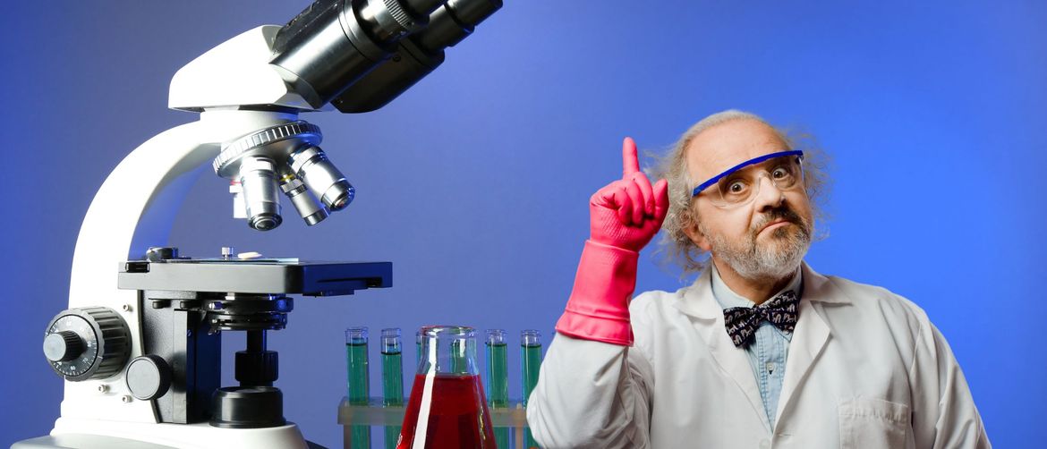 Laboratorij s opremom i znanstvenik koji proučava
