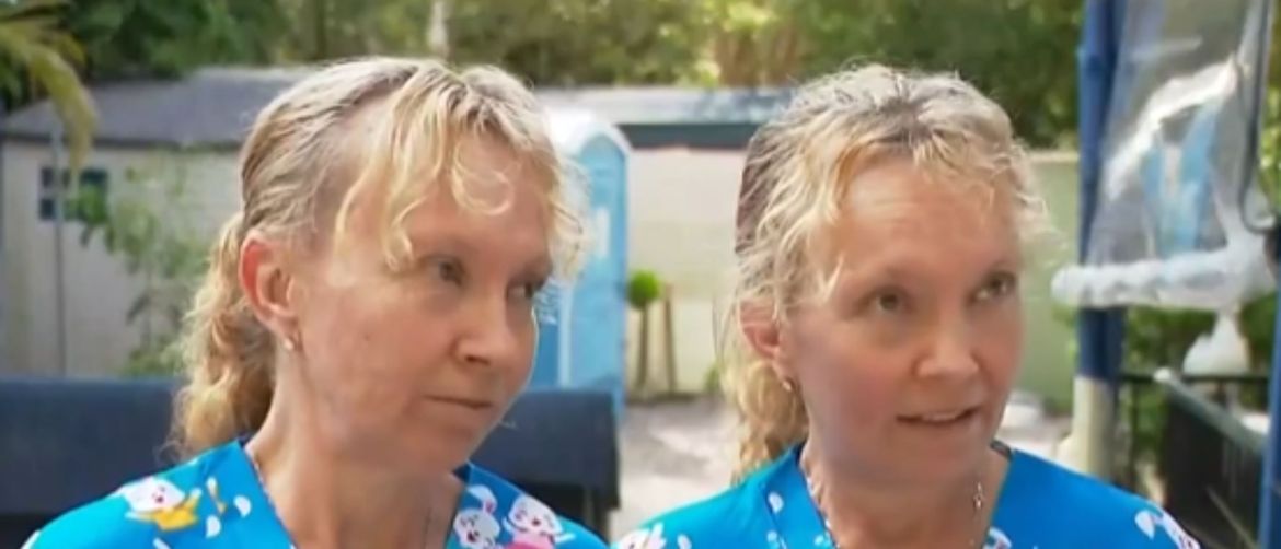 Australske jednojajčane blizanke Bridgette i Paula Powers pri izjavi za vijesti