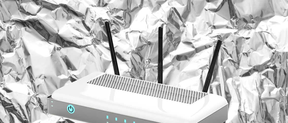 Router za Wi-Fi na pozadini od aluminijske folije