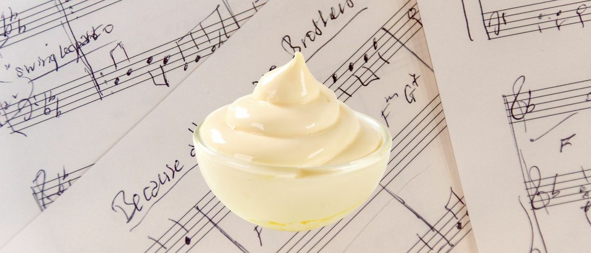 Majoneza na pozadini od kajdanke