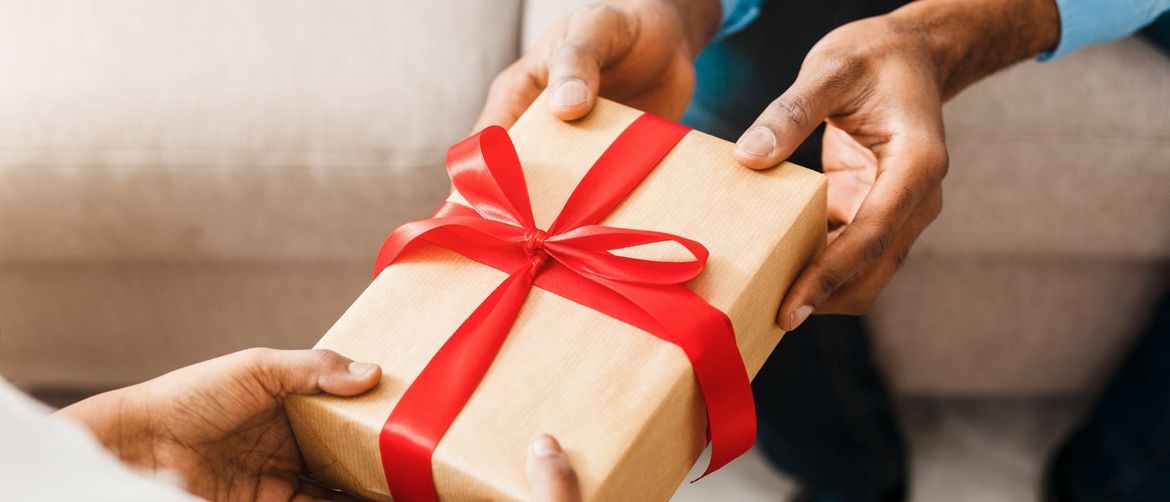 Poklanjanje rođendanskog poklona