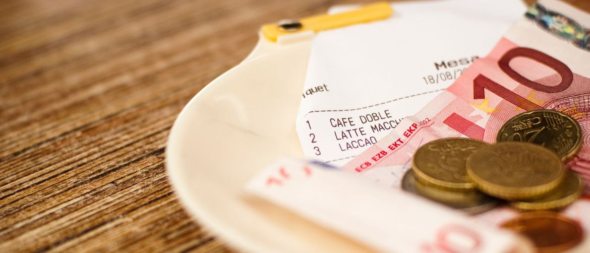 Konobar je tvrdio da treba ostaviti barem 1000 eura