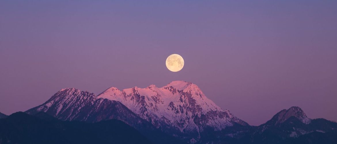 Zemljin prirodni satelit