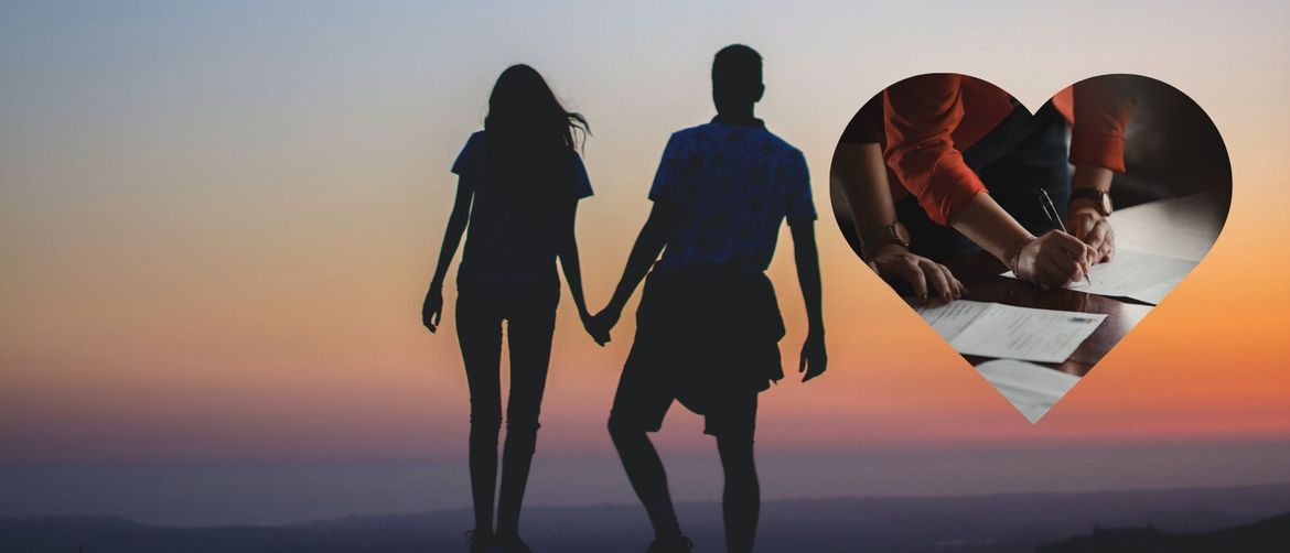 muškarac i djevojka se drže za ruke u sumrak s okvirom srca i ugovorom deson