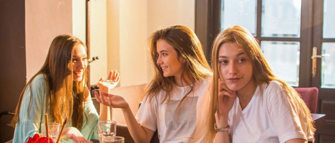 Djevojka se dosađuje