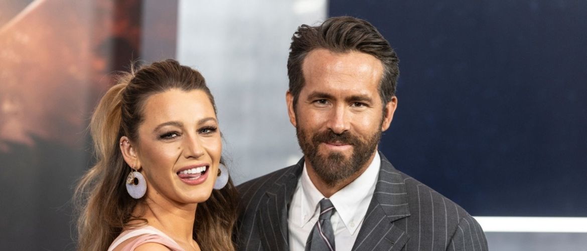 Glumci i supružnici Ryan Reynolds i Blake Lively zagrljeni