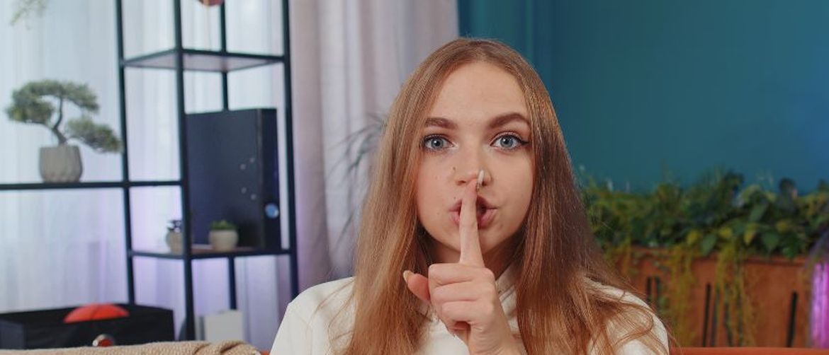 Djevojka čuva tajnu