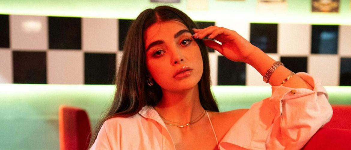 Djevojka kojoj je dosta