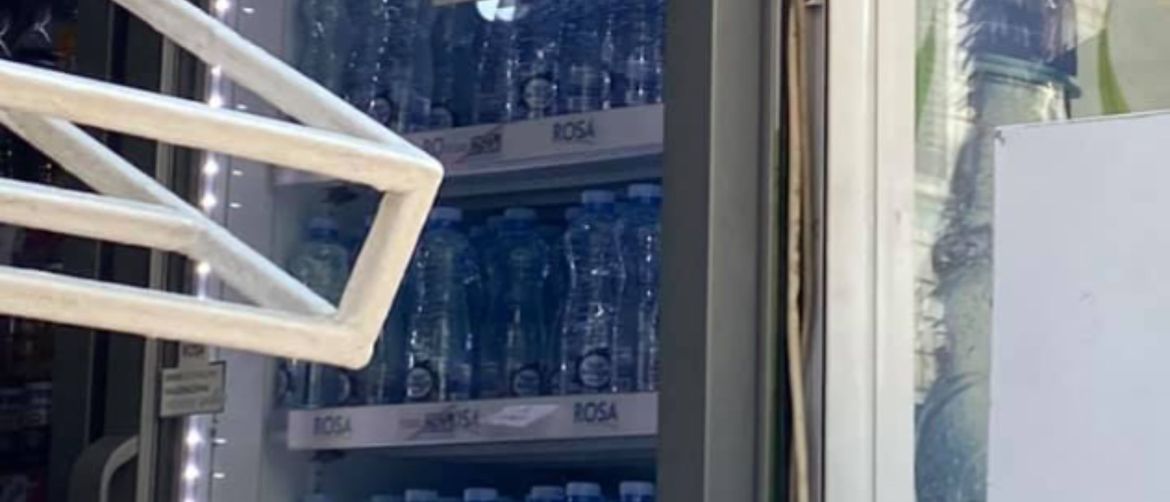 Smiješan natpis na hladnjaku u Crnoj Gori