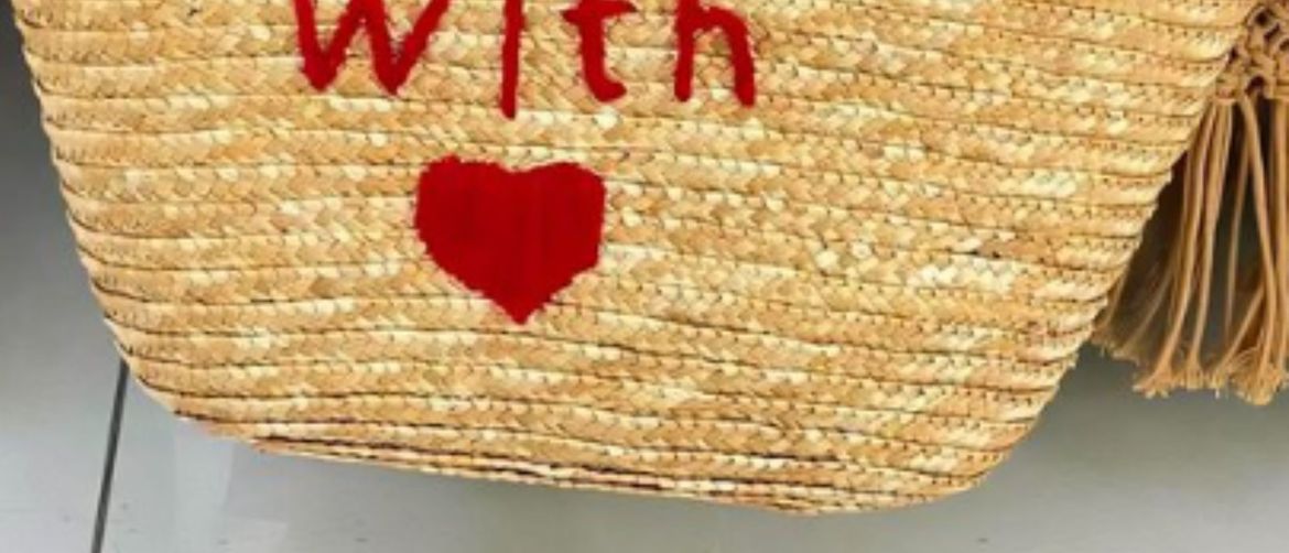 Torba za plažu s pogreškom u pisanju