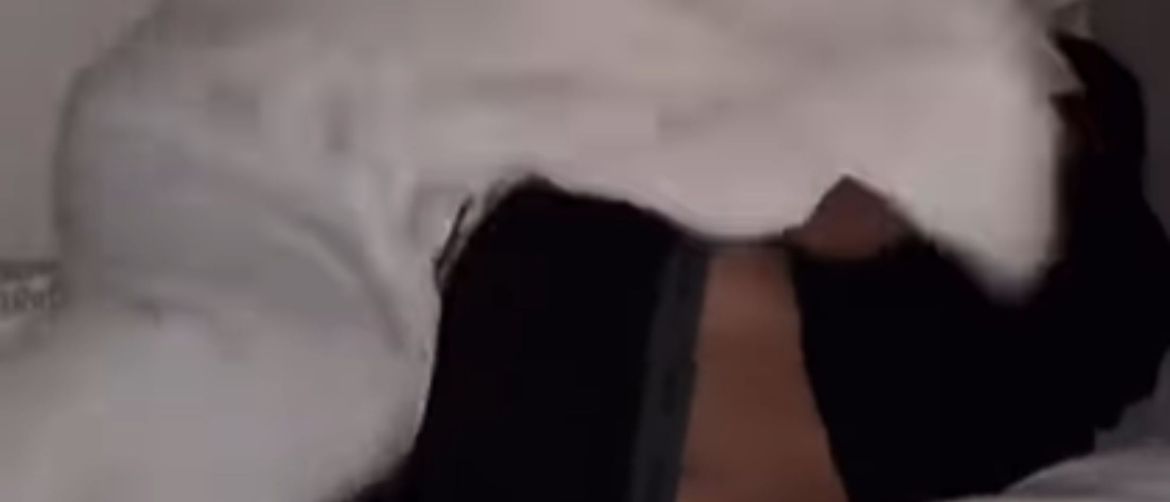 Muškarac kojeg napada propuh