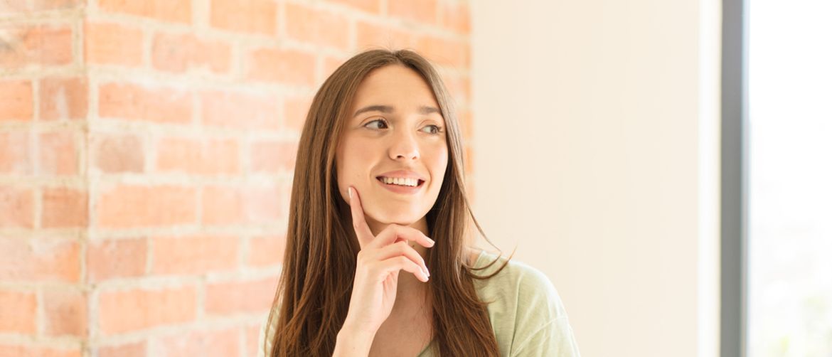 Zamišljena djevojka