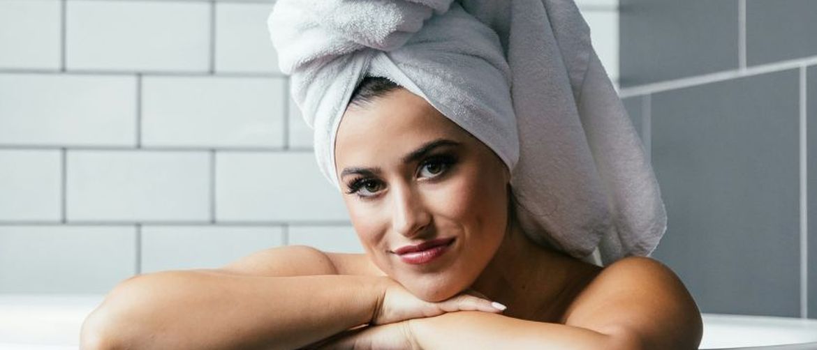 Djevojka s opranom kosom