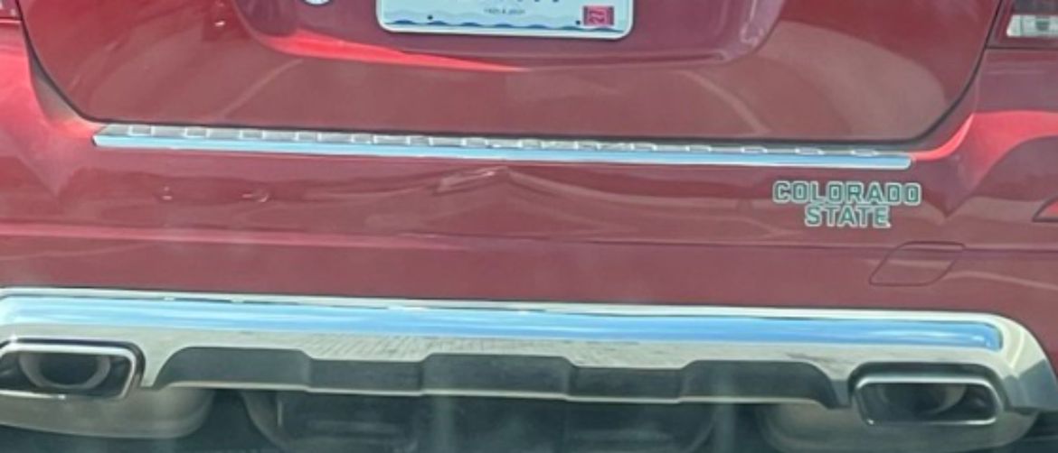 Zadnji branik automobila u SAD-u i registracijska oznaka