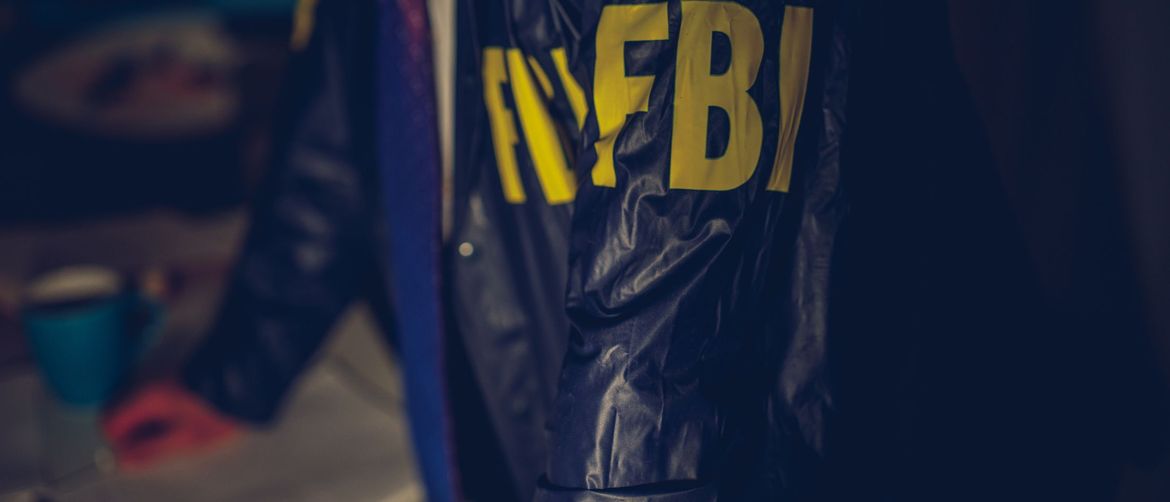 Agent FBI-ja u jakni