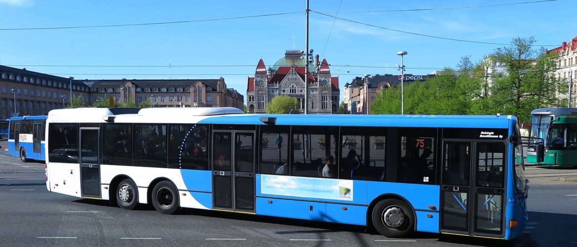 Autobus pri kretanju sa stanice