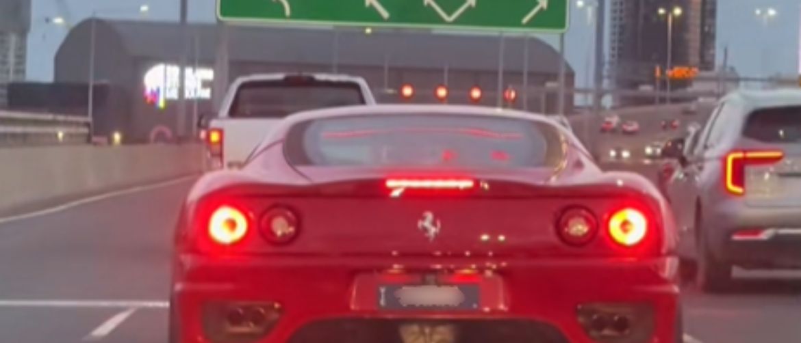 Neobično uređen Ferrari Spider 360