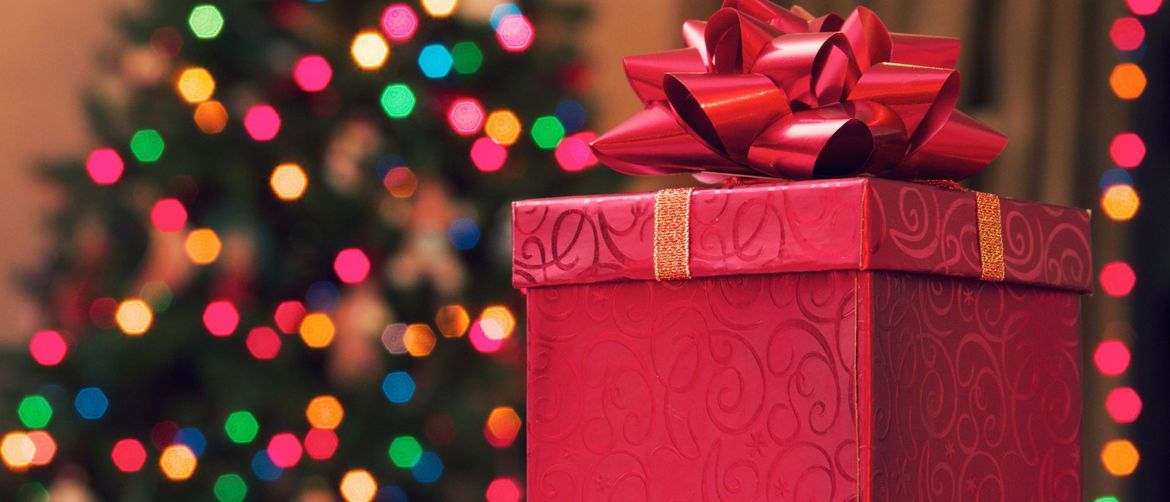 Uveseli nekog božićnim poklonom