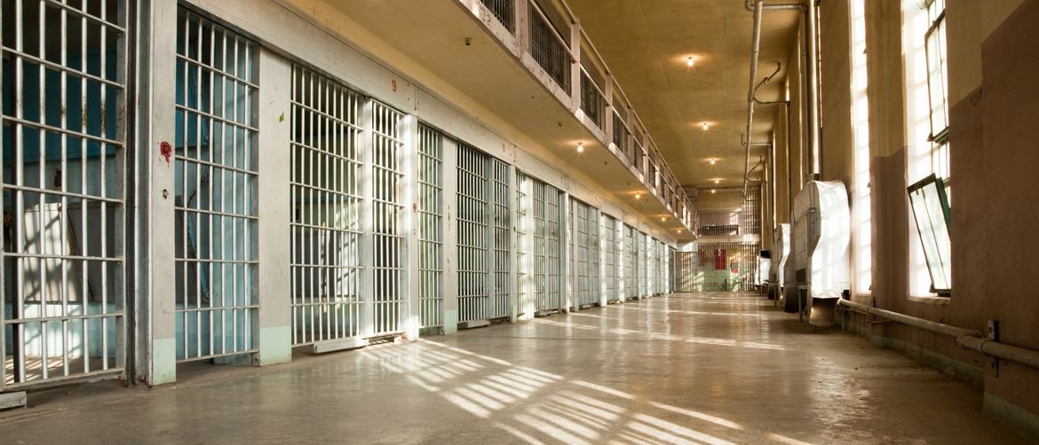 Zatvorske ćelije i hodnici