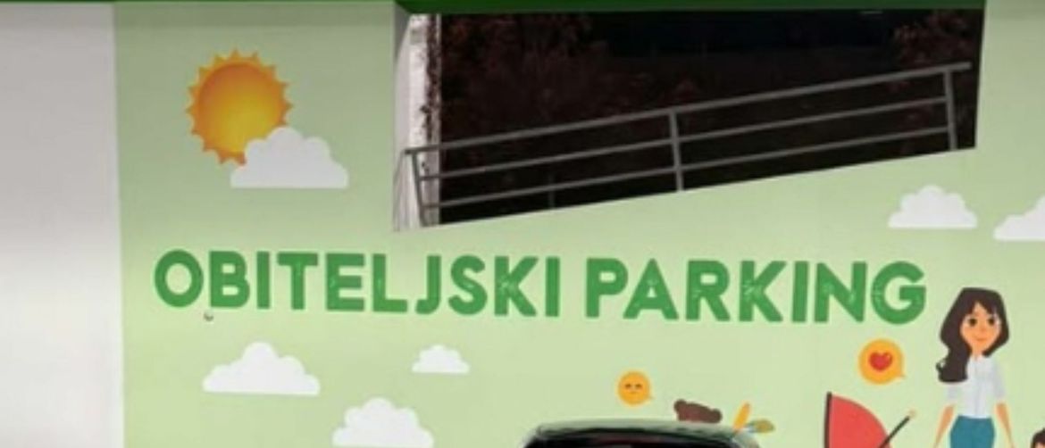 Bezobrazno parkiranje ispred šoping centra