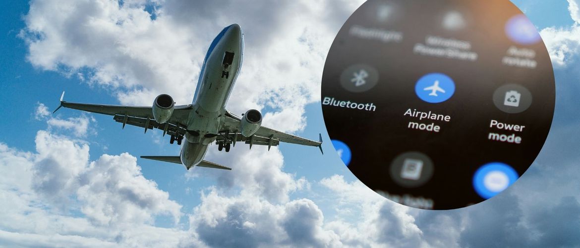 Avion u letu s oblačnim nebom u pozadini i postavke mobitela sa zrakoplovnim načinom rada u sredini