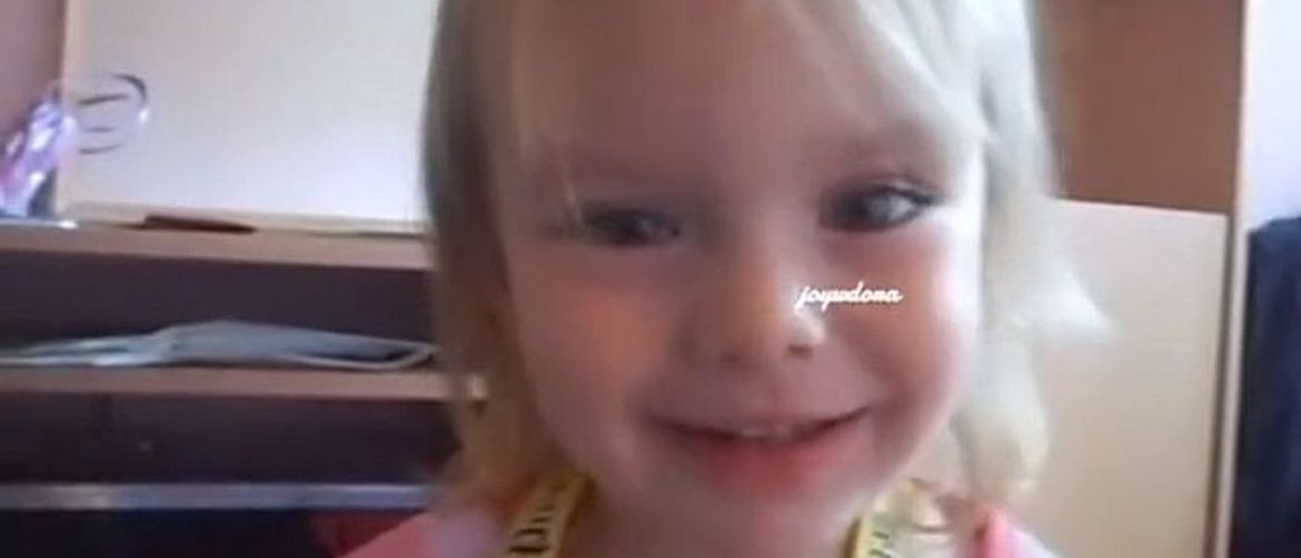 Poznata pjevačica u djetinjstvu