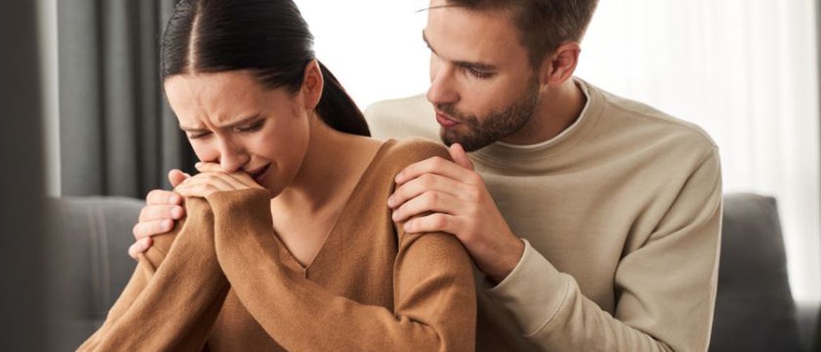 Nesretna djevojka u vezi