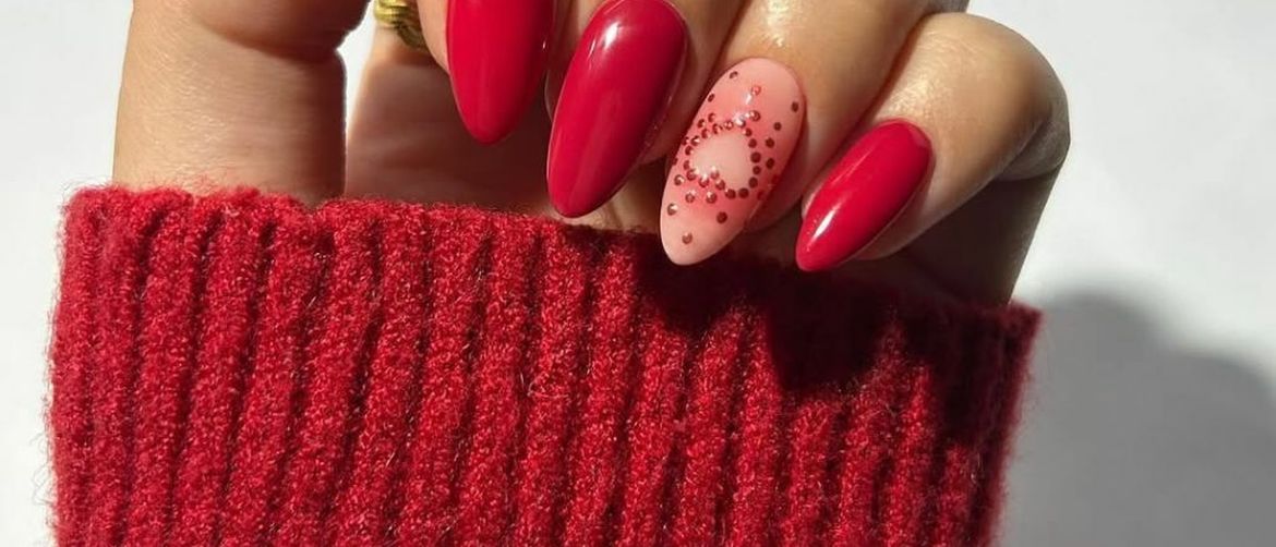 Crvena manikura za Valentinovo