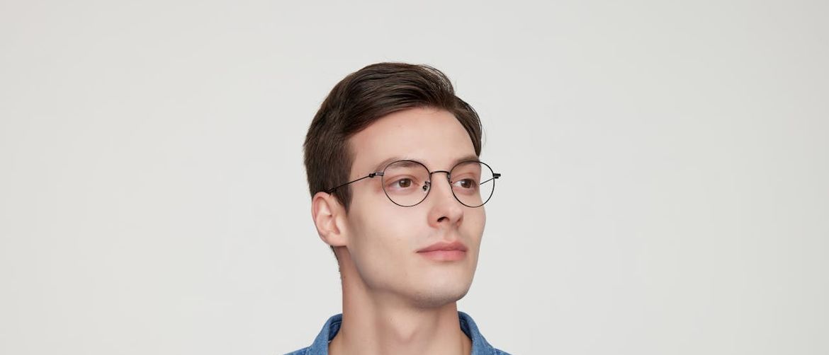 Muškarac s naočalama