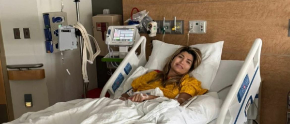Schayene Silva kako leži u bolničkom krevetu nekon dijagnoze raka