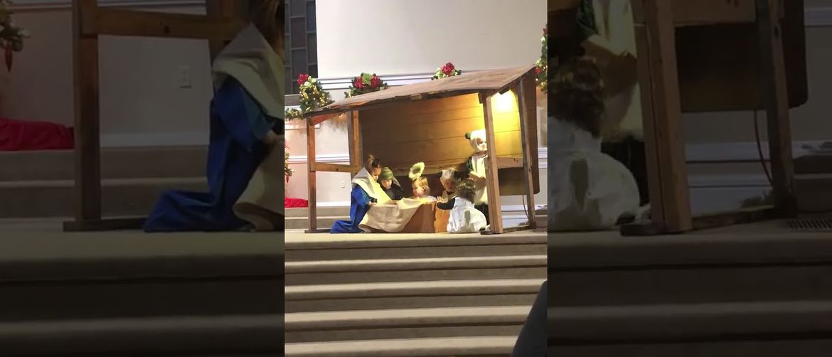 Ovaj je prizor rođenja Isusovog neočekivano dobio i hrvačku notu (FOTO: YouTube/Screenshot)