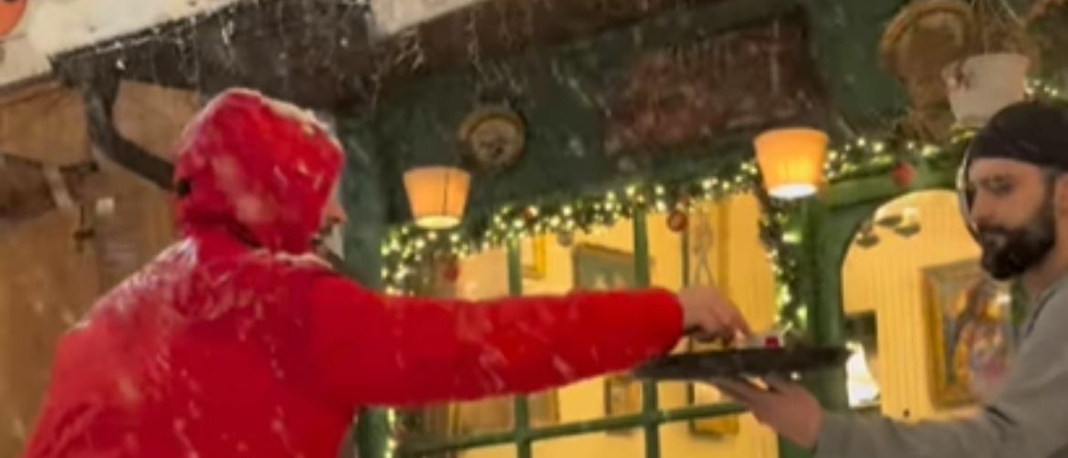 Naručivanje kave po snijegu u Sarajevu