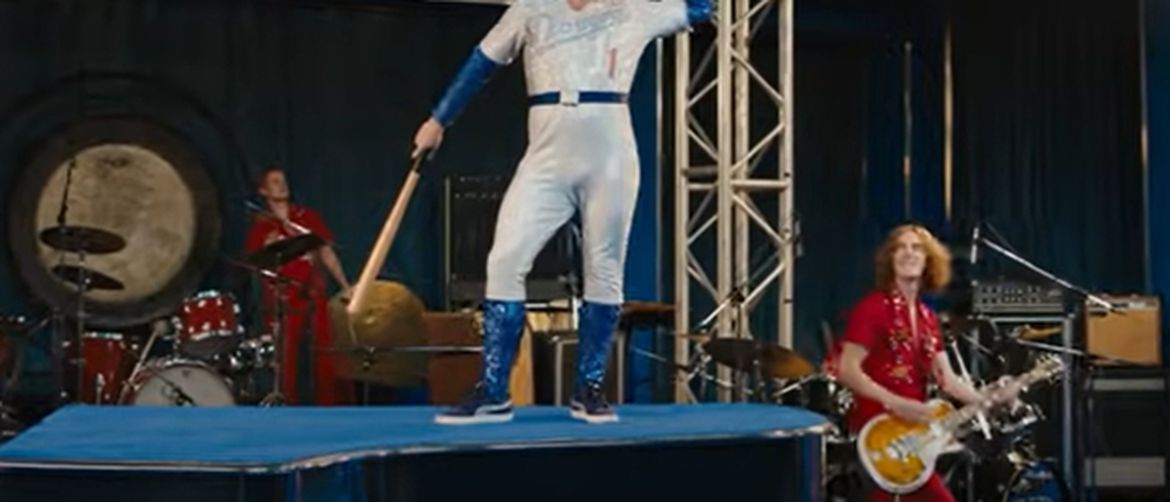 Taron Egerton kao Elton John