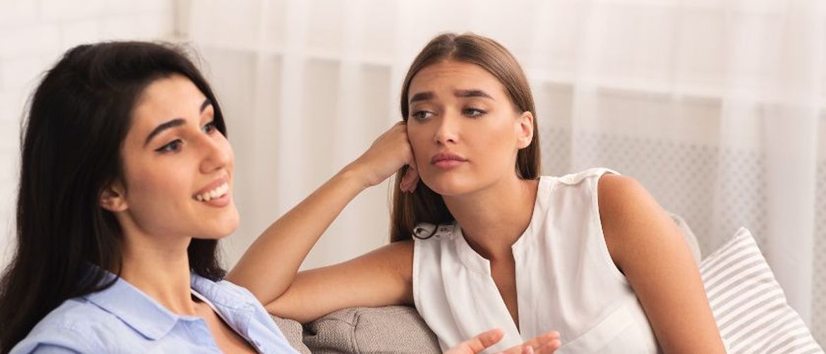 Cura se dosađuje u razgovoru