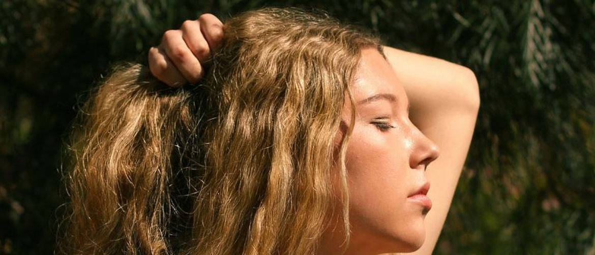 Djevojka s čistom kožom