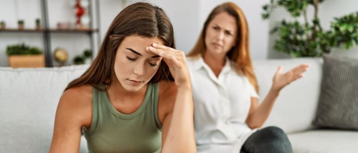 Mama i kći se svađaju