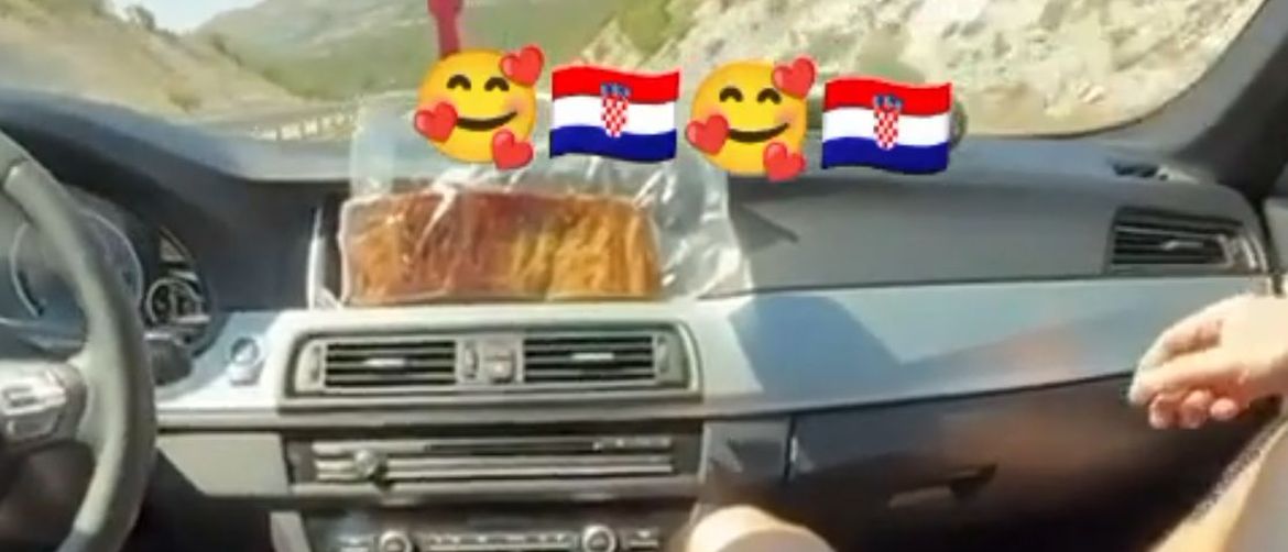 Sarma i slanina u autu