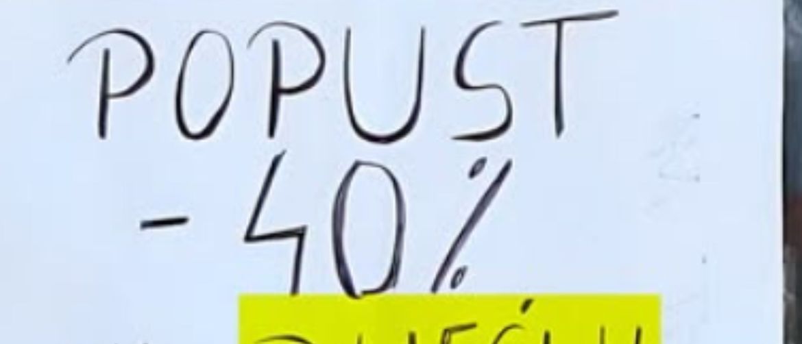 Oglas u izlogu s pogreškom u pisanju