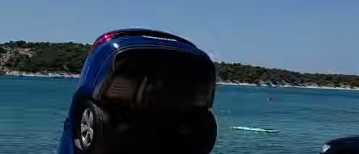 Auto u moru na Rabu